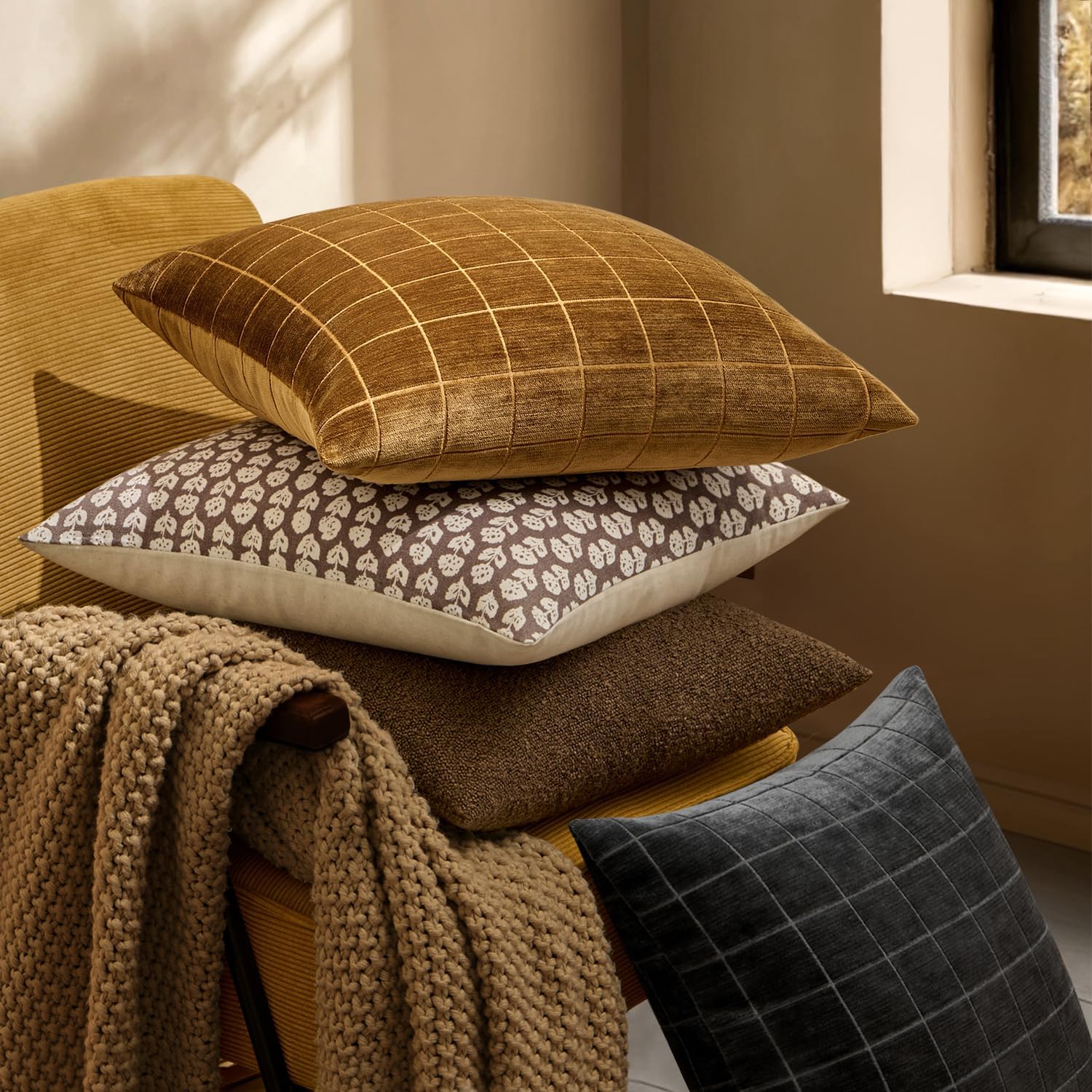 MIULEE Decorative Chenille Check Throw Pillow Covers Vintage Plaid Couch Pillows 20x20 Inch Set of 2 Neutral Boho Farmhouse Cushion Covers Modern Home Decor for Sofa Bed Living Room Black